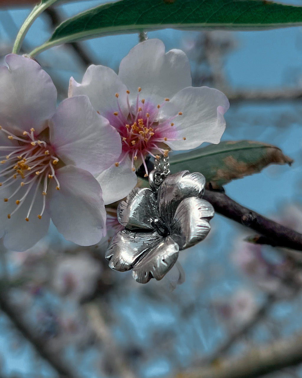 Colgante flor de almendro